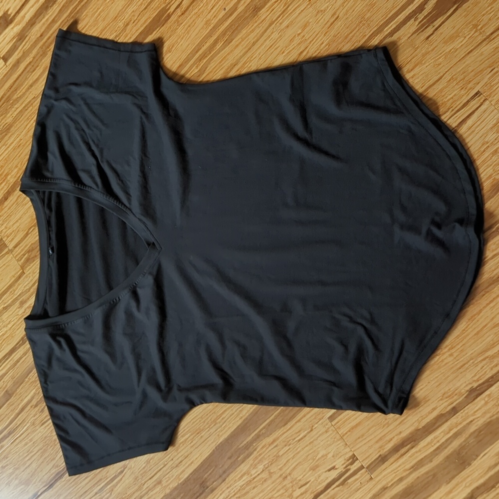 P'tula V-neck T-shirt. Black. Like new. - Picture 2 of 6